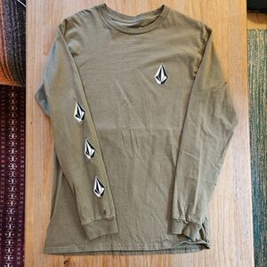 Volcom Shirt. NWOT.